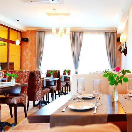 Hotel Ajur Odessa Esterno foto